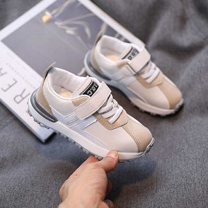 Boy Sneakers 2021 Vår Nya Barnpojkar Flickor Non-Slip Casual Skor Bekväm Walk Run Skor Barn Patchwork Tjocka Sneakers G1025