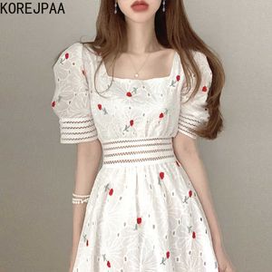 コレヒパアの女性のドレス夏の韓国のファッション甘い刺繍の花スリムな正方形の襟の中空デザインバブルスリーブドレス210526
