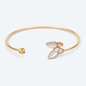 1pcs Gold Shell Paved Butterfly Bangle Bracelet, Pearl Peg Bangle Bracelet (#gb-2190) Q0717