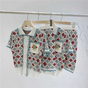 Britischer Stil Ästhetik Floral gestricktes Koordinaten-Set E-Girl Kurzarm-Revers-Tops und Minirock-Anzug 2-teilig Vintage 90er Jahre 210527