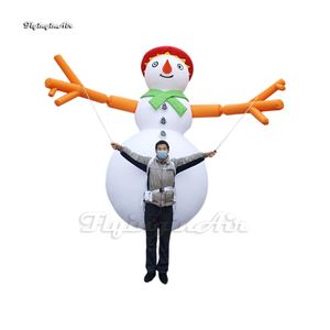 Outdoor Christmas Parade Performance Walking Uppblåsbara Snowman Puppet 2,5m Kontrollerbar Blow Up Winter Figure Balloon för evenemang