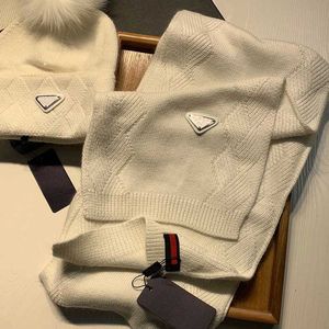Trendy fashion wool hat scarf set high quality street tide hats limited edition men and women designer fit winter classic travel style