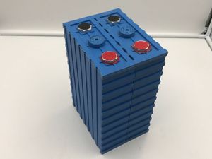 3.2V 200AhのLiFePO 4電池の充電式電池パック太陽エネルギー貯蔵の義務FRに適した16個12V 24V 48V