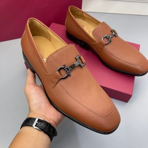 2021 Top Quality Brand Sapatos de vestido formal para homens gentis negros O tigre Bordado sapatos de couro genuíno apontado dedo do pé dos homens Oxfords