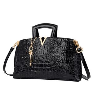 Retro Womens Totes Saco Grande Capacidade Sacos de Ombro Mulheres Pu Sólida Cor Ao Ar Livre Bolsa de Lazer HBP