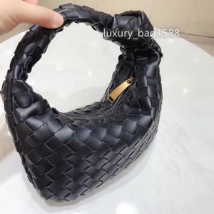 2021 New fashion light luxury hand-woven Tote Bag with diagonal style