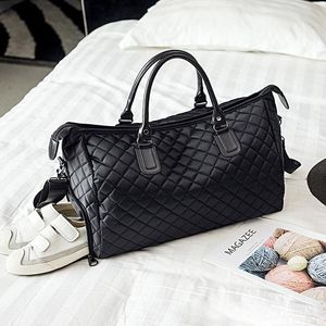 Duffelväskor Mens Fashion Plaid Travel Bag Versatile Women Duffle Weekend Nylon Shoulder Big Handbag Carry On Bagage Black XA763WB258I