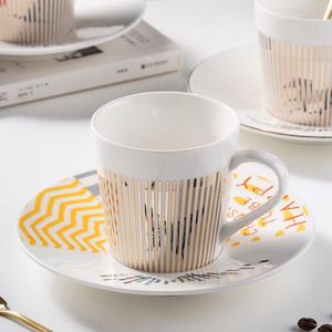 Kupalar Ayna Kahve Kupa Speküler Yansıma Kelebek Çay Bardağı ve Dailer Kaşık Yaratıcı Coffeeware