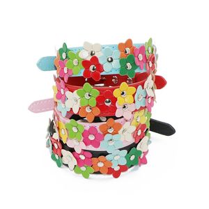 Collari per cani Guinzagli Bellissimo guinzaglio per animali domestici con fiore borchiato Collare in pelle PU Collana regolabile per forniture per cani di taglia piccola e media