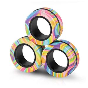 3-teiliges Fingerspielzeug-Ring-Zappel-Magnet-Spielzeug, Finger-Hand-Spinner, Stapelspiel-Set, magnetisches Armband, Magie zum Stressabbau für Teenager, drei in einer Box