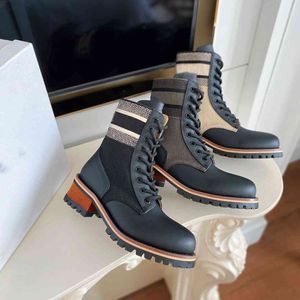 Yüksek kaliteli işlemeli martin çizmeler kadınlar lüks tasarımcı ayakkabı lace up ayak bileği boot 2 stil boyutu 35-41 xx-0363