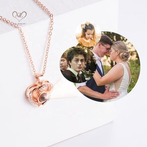 Collana personalizzata con ciondolo a cuore con diamanti placcati in oro rosa con proiezione di foto 2021 per le donne San Valentino