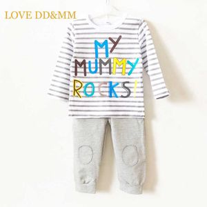 Love DDMM Boys Roupas Sets Kids Roupas Linda Letra Letra Carro T-shirts + Calças Infantil Roupas 210715