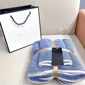 Design de designer de luxo toalha de duas peças conjunto c puro cor coral lã banho conjunto caseiro casal de secagem rápida toalhas de praia absorvente