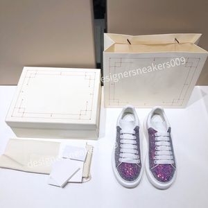 2022 Üst siyah kadife kuyruk Platform ayakkabılar üçlü beyaz gökkuşağı lazer sarı mavi yansıtıcı metalik gümüş erkek kadın sneaker Elbise Ayakkabı