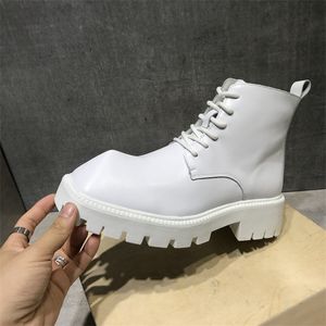 Luksusowe prowadzenie mężczyzn płaskie buty sukienki buty zapatillas hombre moda otwarta spacer kostki botki mokasyny skórzane top