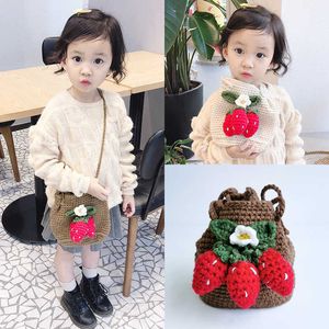 Winter Woven Bags For Girl Purse Handbag Children Wallet Wool Knitting Bag Women Crochet Handmade Strawberry Bags Shopping Bags H0901