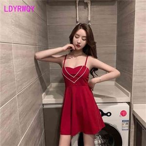 Ldyrwqy sommar koreanska versionen av halter strapless tube topp sexig mode temperament klänning kontor dam 210416