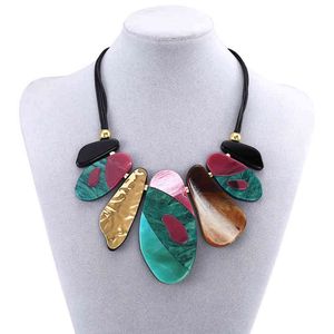 2021 New Fashion Luxury Vintage Tribe Chunky Collar Necklace Geometry Acrylic Pendant Statement Necklace