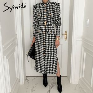 Syiwidii ​​tweed houndstooth klänning kvinnor plaid office damer elegant knapp turtleneck vår vit långärmad a-line split 210417