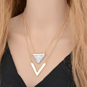 Moda mulheres banhado a ouro liga triangular branco preto turquesa pingente colar