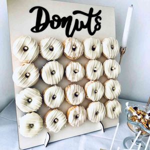 Supporto da parete in legno 20 Donut Decorazione di nozze Boy Girl Birthday Party Donuts Stand Baby Shower Donut Weds Deco 210408