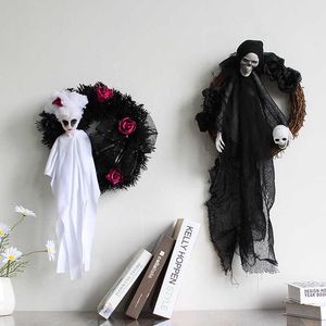 Halloween Svart Vit Ghost Dörr Hängande Ghost Festival Horror Party Wreath Ghost Head Ornaments Haunted House Decoration Props Q0812