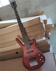 Em estoque 5 strings Vermelho-marrom elétrico baixo guitarra com hardware cromado, 24 trastes, pode ser personalizado