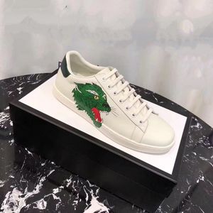 2021 high quality silk men's and women's casual shoes fashion green red stripes black leather bee embroidery small accessories mjk0002