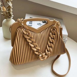 Çanta 2021 Kadınlar Için Lüks Ters Üçgen Marka Deri Klasik Crossbody Tote Çanta Lady Satchel Dokuma Zincir Hobo Çanta