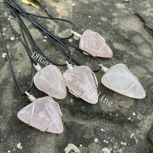 Rosa Quartz Natural Pendão Pingente Colar Fio Artesanal Envolvido Polido Rosa Irregular Cura Rosa Ponto De Cristal Pedra Colares Mulheres Meninas Homens Presentes