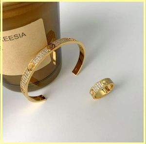 Опт Модные дизайнерские кольца Золотой браслет Золотое кольцо Роскошные Ювелирные Изделия Алмазные Кольца Для Женщин Любовь Браслеты F Бренды Хорошо 21100601R