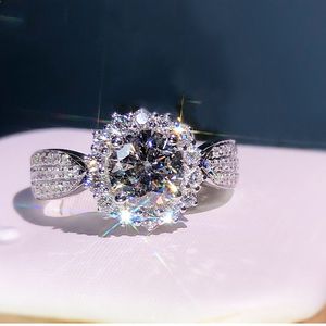 Duży cyrkon biały kryształowy pierścień dla kobiet Party Weeding Engagement Cubic Cyrkon Rings Biżuteria