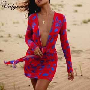 Colysmo print kvinna klänning skära ut spets upp djup v långärmad röd mini damer casual sexy party bodycon vestidos beach robe 210527