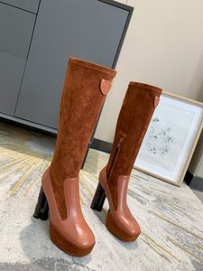 Schwarzer Podium-Knöchel, modischer Top-Designer Yang Jingbao, Wasserplattform, farblich passende High-Heel-Stiefel, Außensohle aus 100 % Leder