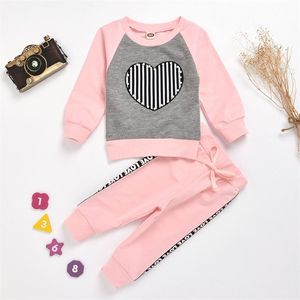 Inverno estilo crianças conjuntos casuais de manga longa patchwork beading t-shirt carta cor-de-rosa calças bonitos 2 pcs meninas roupas 1-6t 210629