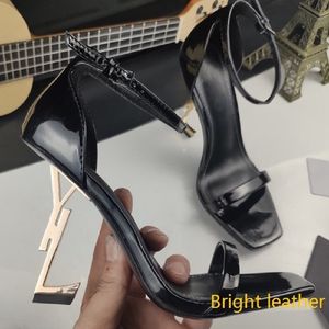 Wholesale red black and white wedding dress for sale - Group buy Classics Women heels shoes Sandals fashion Beach Thick bottom slippers Alphabet lady Leather High heel shoe slide
