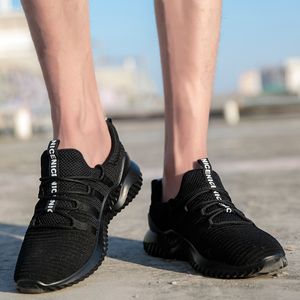 2021 Wysokiej Jakości Mężczyźni Kobiet Knit Running Buty Sportowe Trzy Czarne Oddychające Wygodne Pary Outdoor Trainers Sneakers Duży rozmiar 35-46 Y-H1503