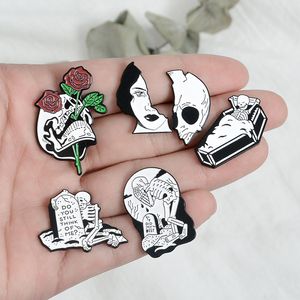 Coffin Skull Broche Pins Pin de lapela de esmalte para homens Men Jóias de moda de moda de vestido de primeira linha e areia