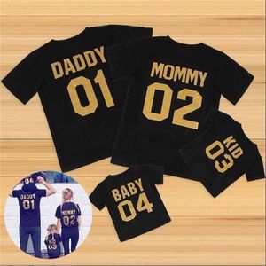 Look Summer Fashion Dad Mamma Baby T-shirts Ytterkläder Nummer Tryckt Familj Matchande Outfits Kläder Tee Shirt 210417