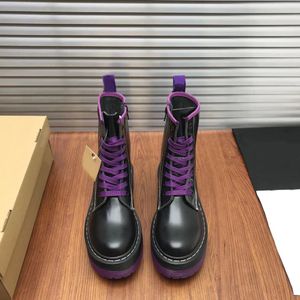 European Classic Women's Martin Boots Muffin Tjock Sole Två Färg Lokomotiv Skor Tillverkad av Cow Patent Leather Gummi Sole Storlek 35-41