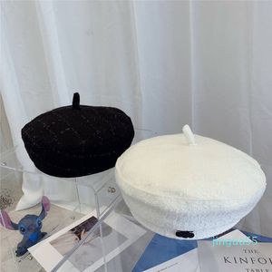 Moda Branco Simples Designer Boinas Letras Luxo Luxo Tweed Painter Chapéu Beret Cap Senhora Viagem Ao Ar Livre Viagem Quente Inverno Férias à prova de vento