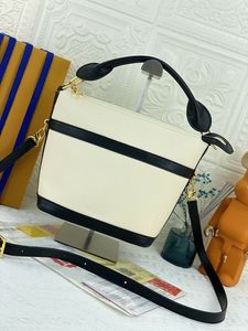 2021 Kvinnors Högkvalitativa Evening Dress Bag Fashion Cross Läder Messenger Avtagbara Axelväskor Tygkassar Utställningsfest Lyx Shopping M57934