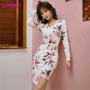 Primavera Senhoras Coreanas Temperamento Plissado V-Neck Moda Impressão Slim Pacote Hip Vestido 210416