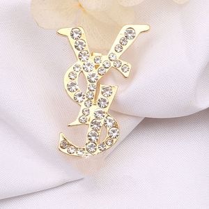 Famous Brand Vintage Luxury Design Brooch Women Crystal Rhinestone Letters Brooches Suit Pin Fashion Jewelry Clothing Decoration High Quality Accessories