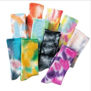 2021 Bomull Skate Socks Tie Dye Män Kvinnor Sock Big Kids Hiphop Sport Mid Tube Socks Färgglada skor 10 Designs