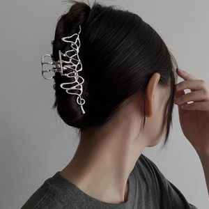 3pcs Personality geometric design liquid shape claw-style hairpin female special-shaped disc hair strong non-slip big grasping clip 220312