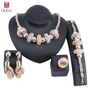 Moda Grânulos Africano Jóias Jóias Nigerian Wedding Mulher Acessórios Colar Brinco Anel de Brinco Conjunto Dubai Gold Colorful Jewelry Set H1022