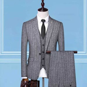 2022 Mäns Höst Ny Striped Suit Youth Slim Fit Plaid Suit Professional Business Casual Suit Three Pieces X0909