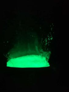 amostra grátis 60 mícrons brilho luminoso nos produtos escuros europium amarelo verde-verde-pigmento luminescente para revestir tinta